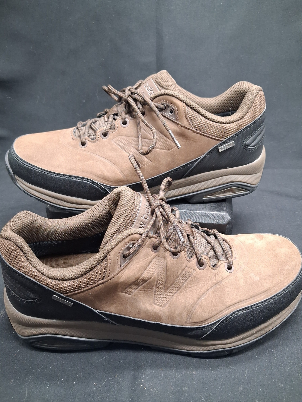 New Balance Men's Brown Leather Walking/Hiking Waterproof Shoes